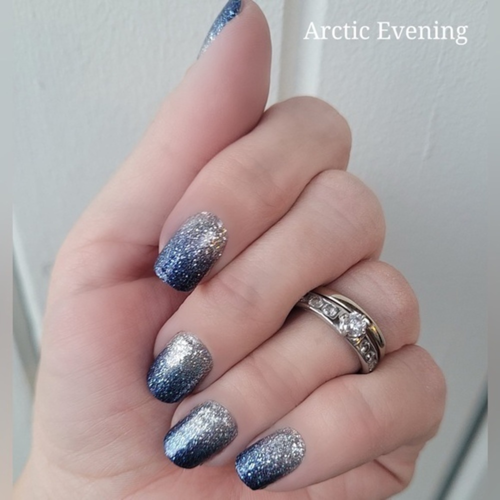 Color Street | Arctic Evening a silver to deep navy ombré with a glitter finish